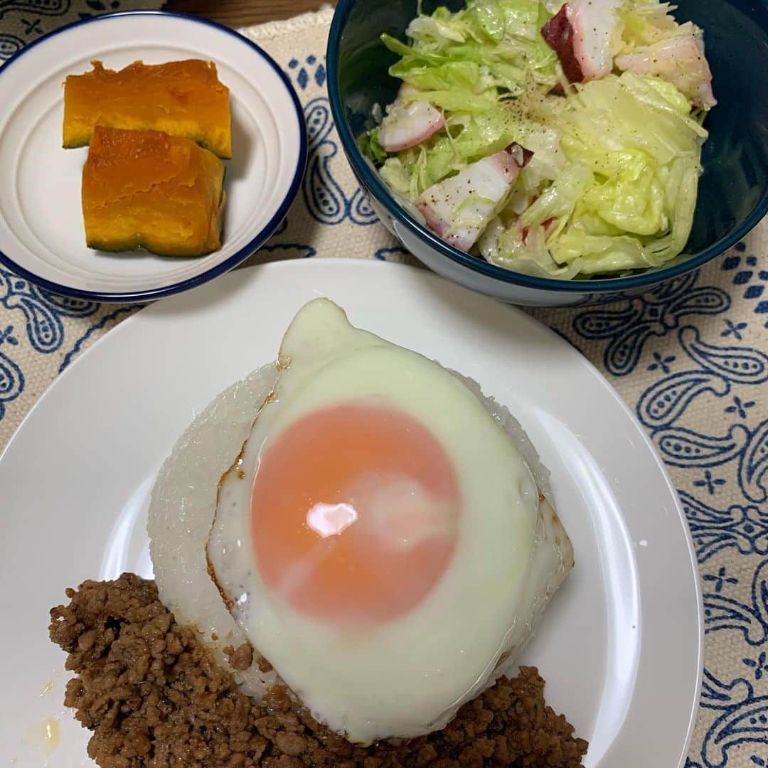 別府ともひこさんのインスタグラム写真 - (別府ともひこInstagram)「ガパオライス、カボチャ煮込み、タコサラダ🐙です！今夜は🥰」4月9日 19時55分 - bepputomohiko