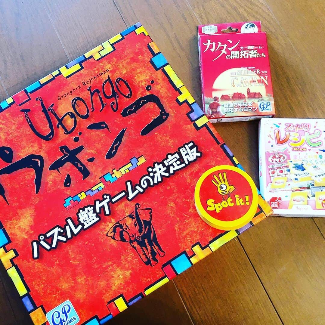 白木夏子さんのインスタグラム写真 - (白木夏子Instagram)「zoom飲み会で、自粛中お家で楽しく過ごせるtipsを紹介し合ったんですが、私が紹介したのはカードゲーム！ レシピ、ドブル、ウボンゴで大いに盛り上がってます😆 カタンはまだ学習中✏️ . #コロナに負けるな #zoom飲み会」4月9日 19時59分 - natsukoshiraki