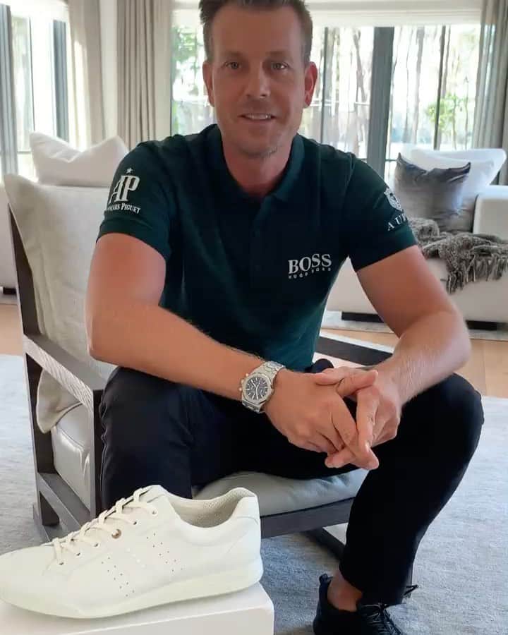 ヘンリク・ステンソンのインスタグラム：「To mark what would have been the start of this year’s Masters, I’ve got a pair of #ECCOGOLF’s brand-new STREET 10 shoes to give away. To be in with a chance of winning, head to @ECCOGOLF and follow their page, and comment on this post with your shoe size. Entries close on Sunday and a winner will be announced on Monday. Good luck to you all and stay safe!」