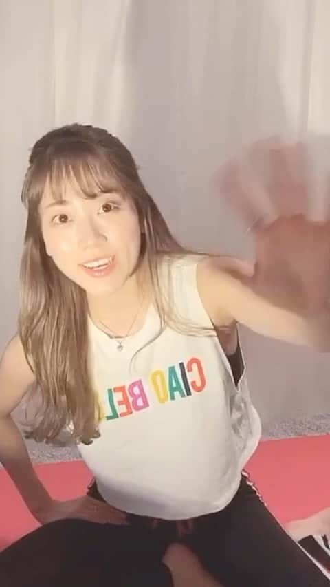 菜々香のインスタグラム：「ヒップアップ偏‼︎ 自粛疲れ！！！ わたしと一緒に鍛えよう。 身体を動かしてお家時間を充実させよう💕 わたしも食べてばっかりやから トレーニング動画をあげてくで！  身体を鍛え、メンタルも安定！🧘‍♀️✨ #お家時間#おうち時間#筋トレ動画#ヒップアップ#トレーニング#トレーニング女子#stayhome#training#trainingday#hipup#instananaka#nanaka#菜々香」