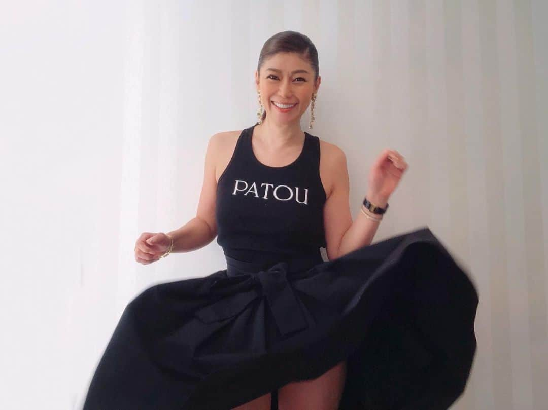 Taki Tanakaさんのインスタグラム写真 - (Taki TanakaInstagram)「#ootd #outfitoftheday #outfit  tops #patou @patou skirt,earrings #lanvin @lanvinofficial ・ 入荷を心待ちにしていた#パトゥ を早速♡ もう10年くらい(もっとかな)昔の#ランバン のスカートをコーデ。 可愛いファッションは気持ちが明るくなりますね。 #良いものを長く愛して @iza_official #instorenow  www.SHOPIZA.com #izastagram」4月9日 21時15分 - tanakataki