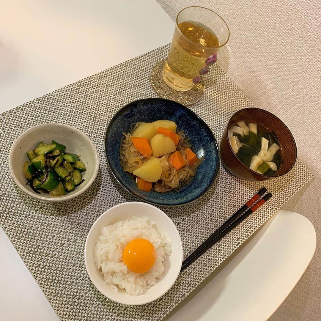 斉藤優里さんのインスタグラム写真 - (斉藤優里Instagram)「ご飯🍚﻿ ・肉じゃが﻿ ・塩昆布のたたき胡瓜﻿ ﻿ やっぱりずっと自分の中で﻿ 卵かけご飯ブームが続いてる😂💓﻿ 献立も卵かけご飯とあうもの﻿ ばかり考えちゃう〜（笑）﻿ ﻿ 1日に2つも食べ物の﻿ 投稿すると思わなかったな♡﻿ ﻿ ﻿ ﻿ #斉藤優里 #ゆったん﻿ #たんたんたんゆったんたん( •ㅈ• )﻿ #ゆったんのお料理日記 ﻿ #おうち時間 #ご飯 #おかず #もぐもぐ」4月9日 21時10分 - yuuri_3ito