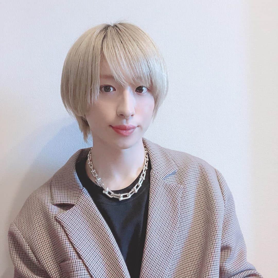 SHOYA【ANFiNY】さんのインスタグラム写真 - (SHOYA【ANFiNY】Instagram)「今日は友達とオンライン飲み会したよ🤣笑  これも立派なおうち時間の楽しみ方だね。笑  みんなはなにして過ごしてるのー？  #anfiny #shoya #tiffany #selfie #おうち時間 #おうち時間を楽しむ #リモート飲み会 #韓国ファッションコーデ #韓国ファッション #メンズコーデ #メンズファッション #美容 #美容男子 #メンズメイク」4月9日 21時12分 - shoya_anfiny