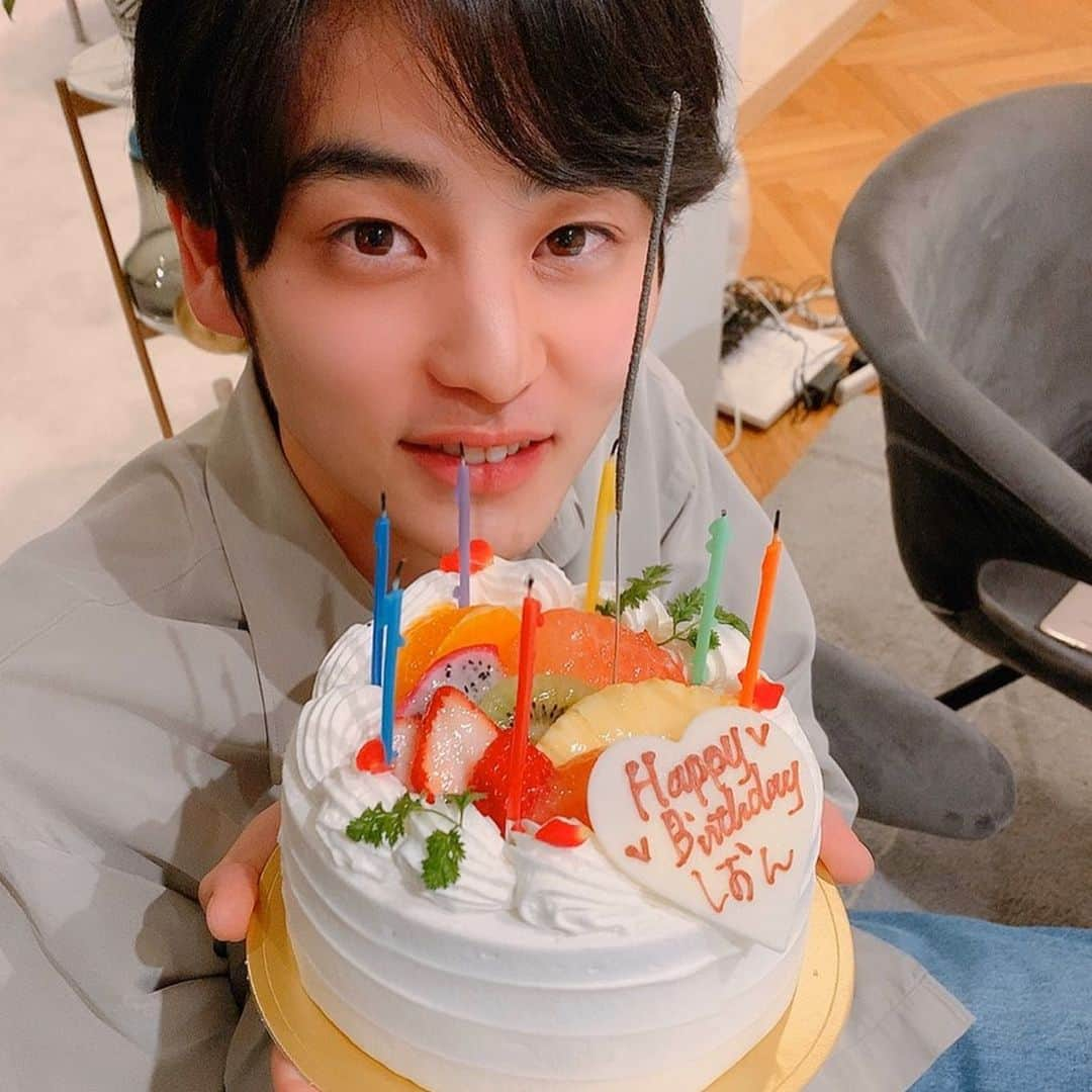 鈴木志遠さんのインスタグラム写真 - (鈴木志遠Instagram)「久々に誕生日を祝ってもらったよ🎂」4月9日 21時33分 - shion10531