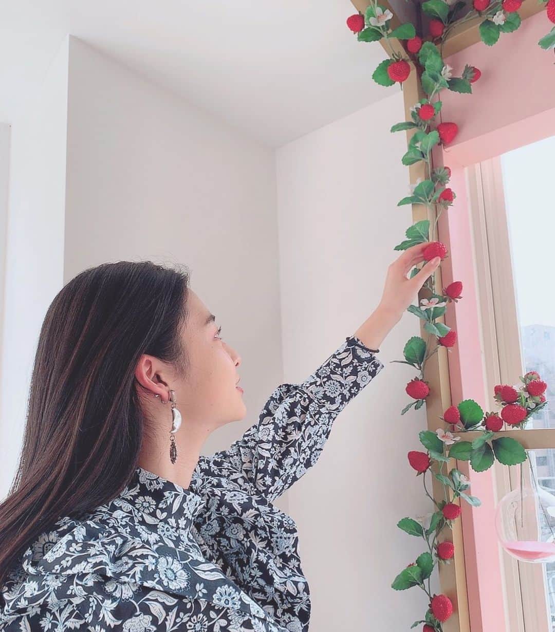 西山なずなのインスタグラム：「いちご狩り行ったことないけん行ってみたいな〜！🍓」