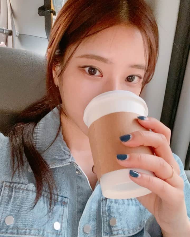 Chuuのインスタグラム：「커피 마시면 잠 못 드는분⁉️ 저는 완전 괜찮거든요☕️☕️☕️ #chuuseoul」