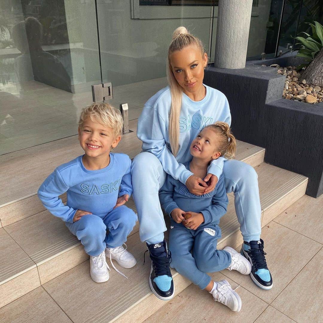 Tammyさんのインスタグラム写真 - (TammyInstagram)「💙💙💙 @saskicollection Sooon.  So excited for u to get your hands on these tracksuits & our first ever mini collection 🥺 - Ps we got a sale for u tomorrowww keep an eye out 😚😚」4月9日 21時55分 - tammyhembrow