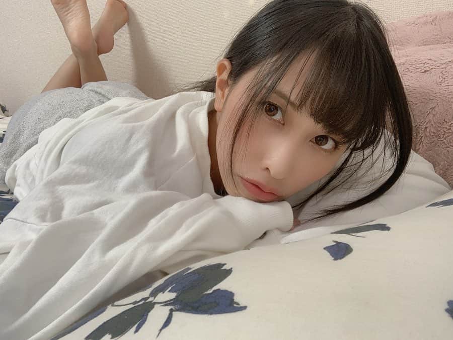 七尾カンナのインスタグラム：「. . 12日の撮影会が中止となりました。 ご予約してくれてた方ごめんなさい😭 久しぶりにみんなに会えるって思ってわたし自身すごく楽しみにしてたのですが、マネージャーさんと相談して中止にする決断をしました😢 . でも来月か再来月にまたやりたいと思ってるので、またぜひ会いにきてくれたら嬉しいです！よろしくお願いします！ . . . . . #おうち時間 #撮影会 #グラビア #フォローミー #七尾カンナ」