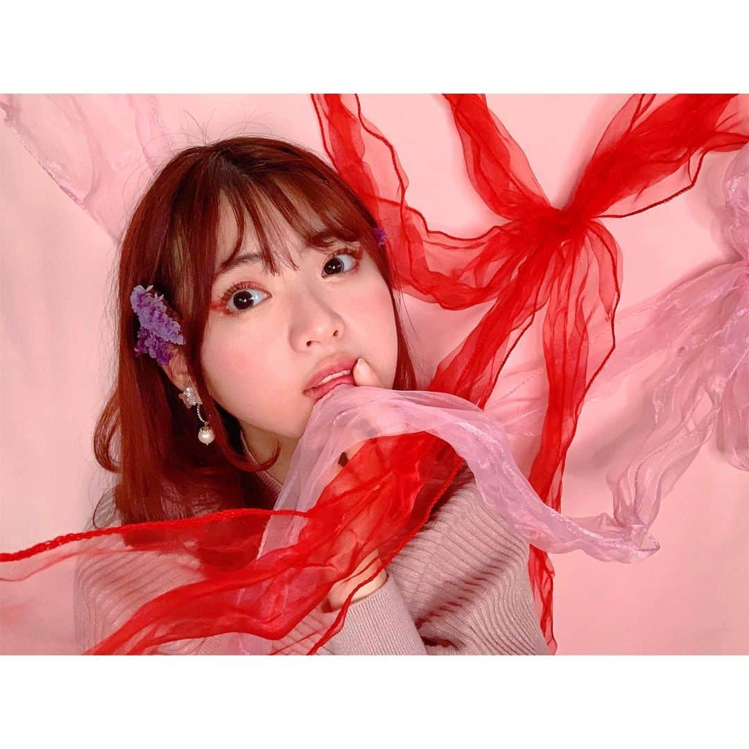 馬嘉伶さんのインスタグラム写真 - (馬嘉伶Instagram)「🍵 #20200409 #RED #❤️ #PINK #💗 . 雑誌#bis の中で紹介しているメイクを 自分なりに 挑戦してみました💄 . 今日はお家で写真をいっぱい撮りました📸 #おうち時間を楽しむ 方法と #女子力アップ することをちょっと見い出しました🤗 そして 明日は#モデル修行🌺 最後の1日です 最後まで応援してくださいね #おうち時間 #Stayhome #Stayhomestaysafe」4月9日 22時39分 - macyacyarin