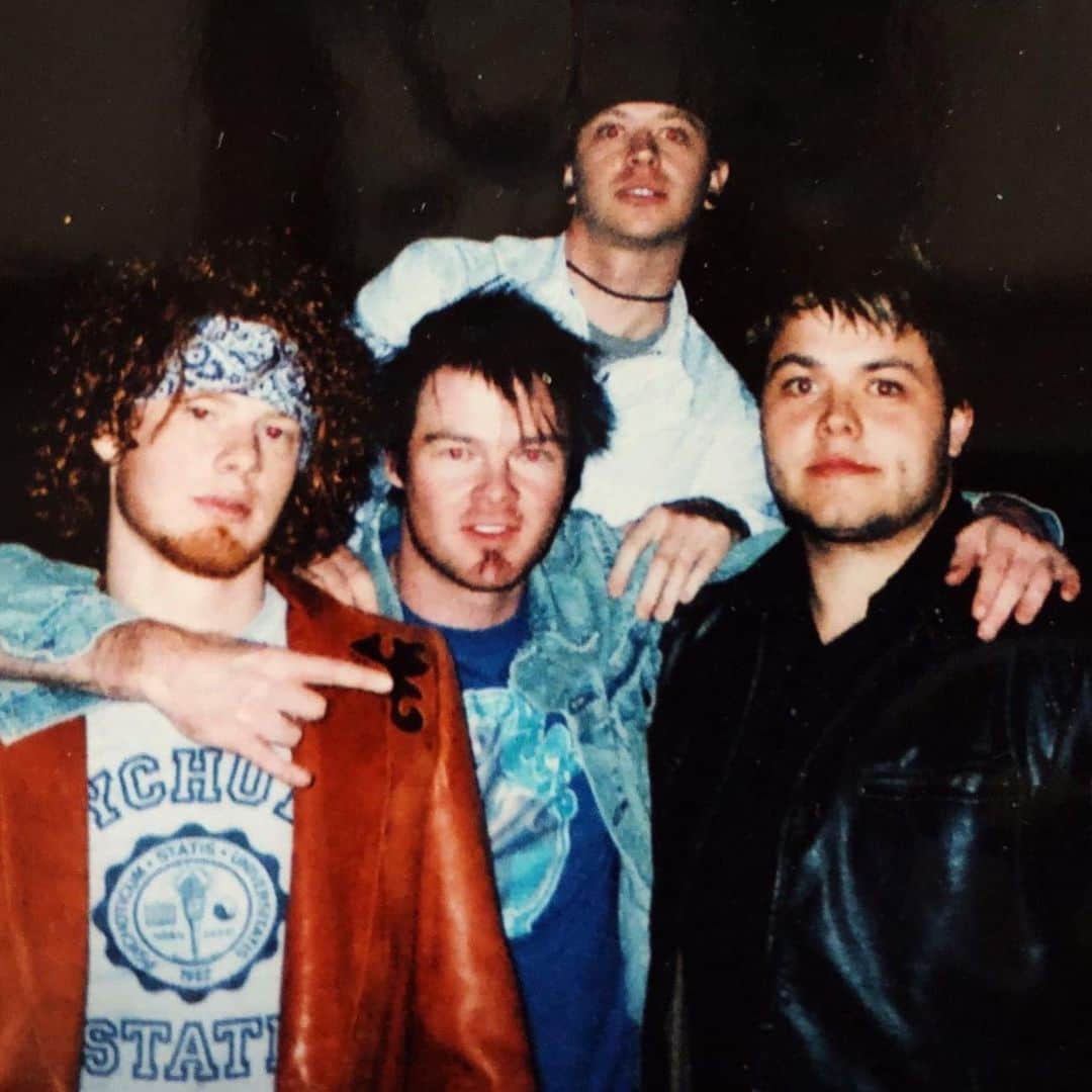 ヒンダーのインスタグラム：「2005-era us with stars in our eyes and fire in our hearts (and probably some kind of liquor in our bellies), on our way to sign our first deal with Universal Records 🤘🏽 Not pictured- the oversized $1,000,000,000,000.99 advance check」
