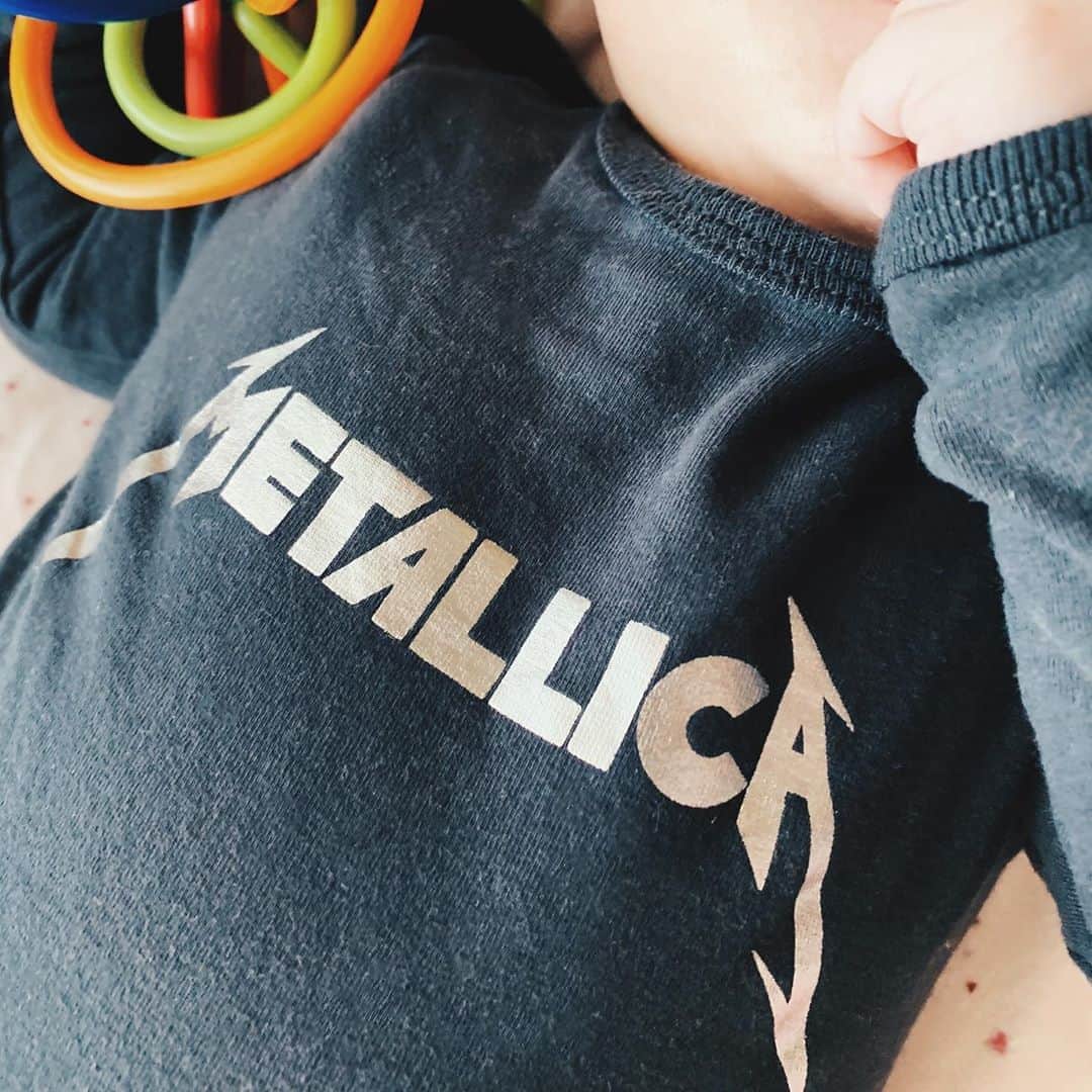 水嶋ヒロのインスタグラム：「かわい☺︎ #嫌なこと忘れる #stayhome #family #daughter #love #blog #metallica #メタリカ」