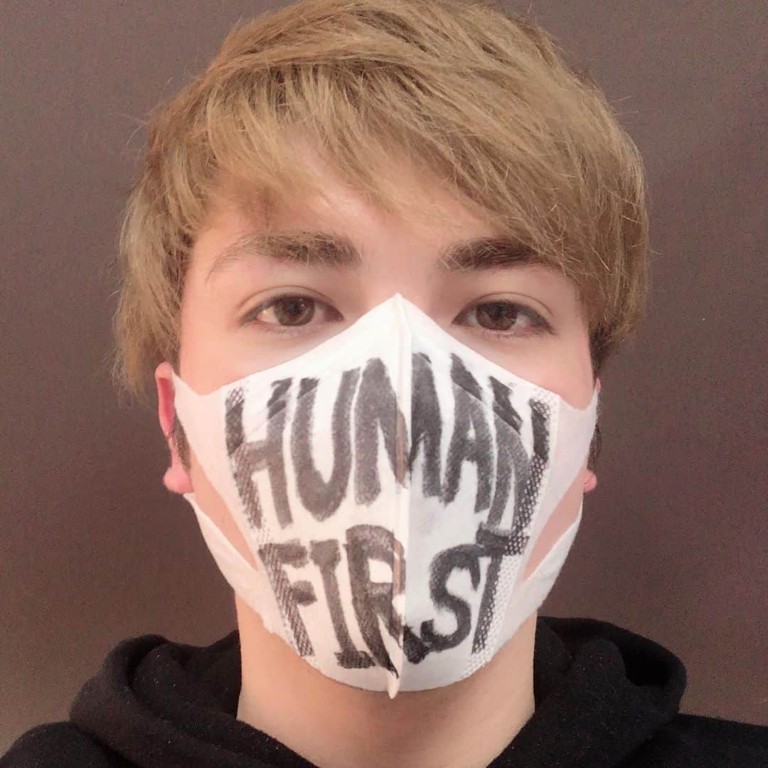 冨森ジャスティンのインスタグラム：「‪#HumanFirst ‬ ‪#WeNeedSupport ‬ ‪#政府に届け ‬ ‪#動かそう ‬ ‪#拡散希望 ‬ ‪僕より発信力、拡散力ある人お願いします。‬ ‪届けましょう。‬ ‪動かしましょう。‬」