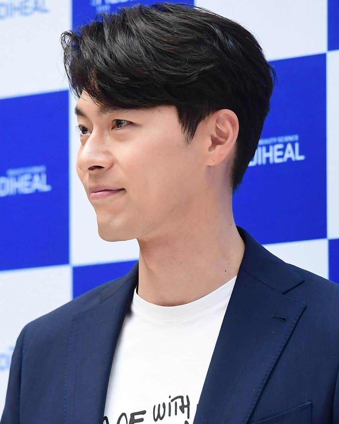 ヒョンビンのインスタグラム：「[2019.03.14] Mediheal fansign event. —— #hyunbin #현빈 #ヒョンビン #玄彬」