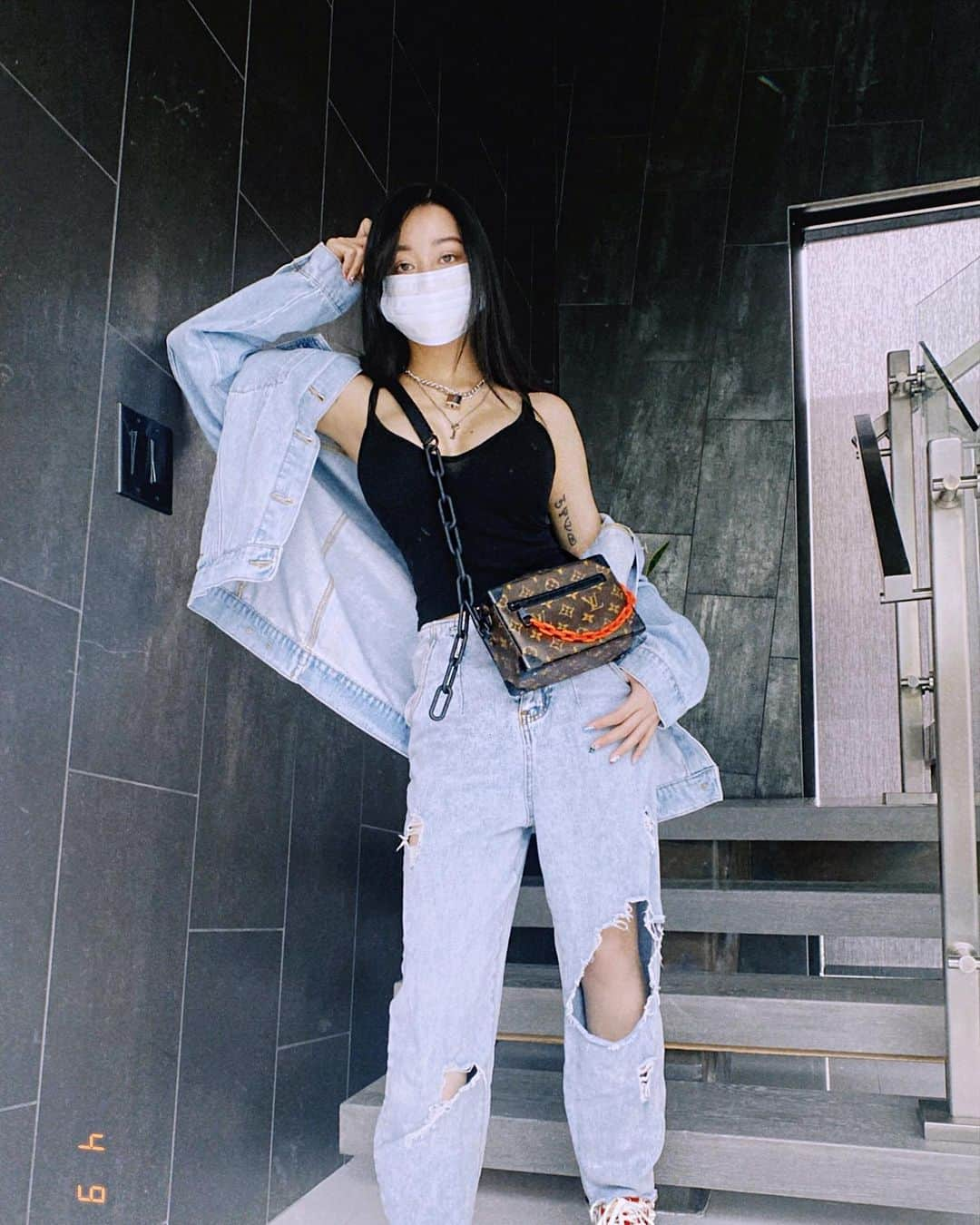 Emily Meiさんのインスタグラム写真 - (Emily MeiInstagram)「Here’s another quarantine OOTD because this jacket is too cute to not post :’) scroll for custom painted Naruto & Sasuke ~ // 👕: @jeffreyflops」4月10日 9時43分 - emily.ghoul