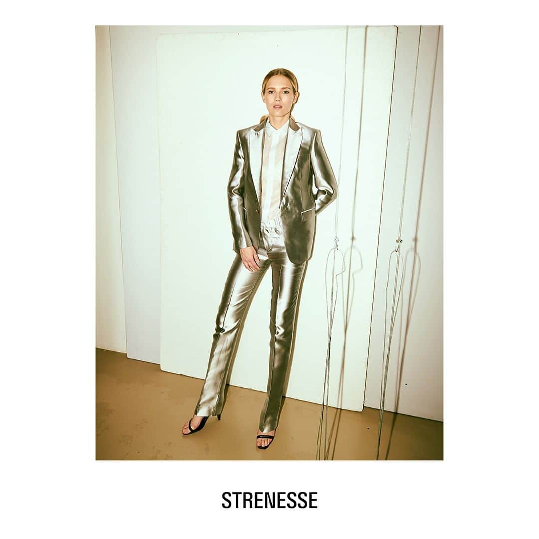 ストラネスさんのインスタグラム写真 - (ストラネスInstagram)「Stay home stay cool!⁠ ⁠ ⁠ #strenesse #iamiconic #beautiful #elegant #suit #timeless #fashion #style #ootd」4月10日 0時55分 - strenesse