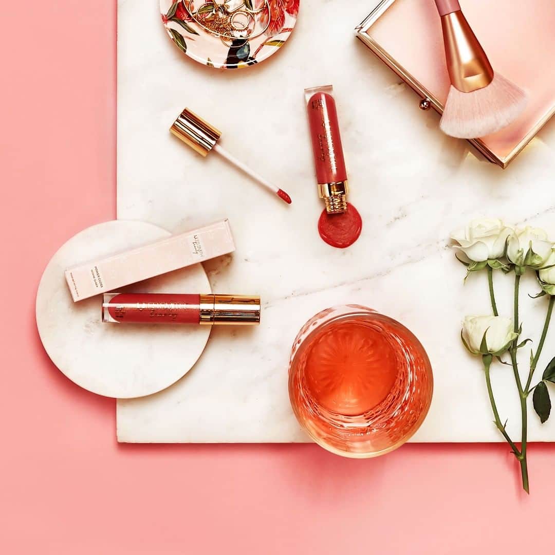 ジュールスミスのインスタグラム：「Dreaming of the day we need lipgloss again 💄✨⁠ .⁠ .⁠ .⁠ .⁠ .⁠ .⁠ .⁠ .⁠ #beauty #ootd #love #makeup #love #lipgloss #style #instabeauty #skincare #lifestyle #beautyguru #makeuptutorial #instamakeup #motd #bblogger #organicbeauty #lookoftheday #lips #jewelry #picoftheday #health #julessmithbeauty」