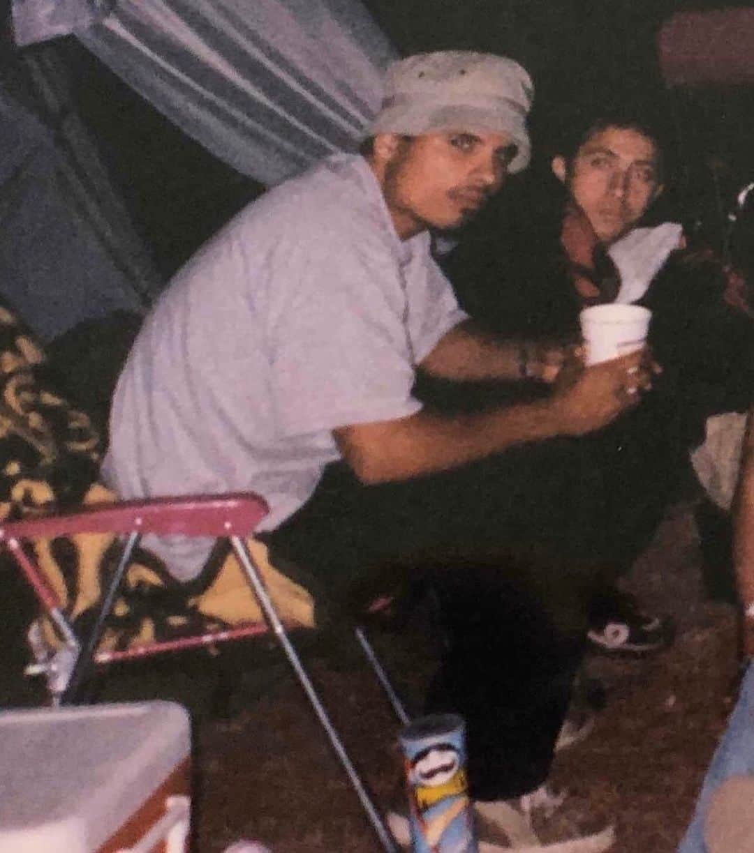 マイケル・ペーニャのインスタグラム：「Damn why am I so serious about my cup o noodle around a camp fire? I had Pringles for good measure. Thanks for the pic @thenaterichert circa 2000s at a bluegrass festival!!!」