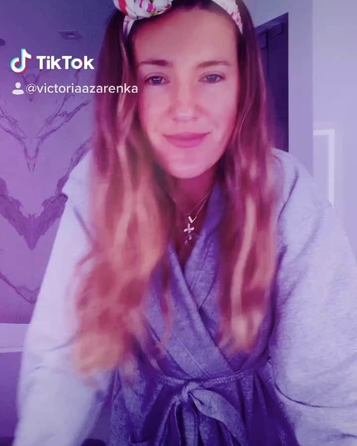 ビクトリア・アザレンカのインスタグラム：「My sleepless nights elevate my #tiktok game 😂 😂 😂 #thedrop 💥💥💥」