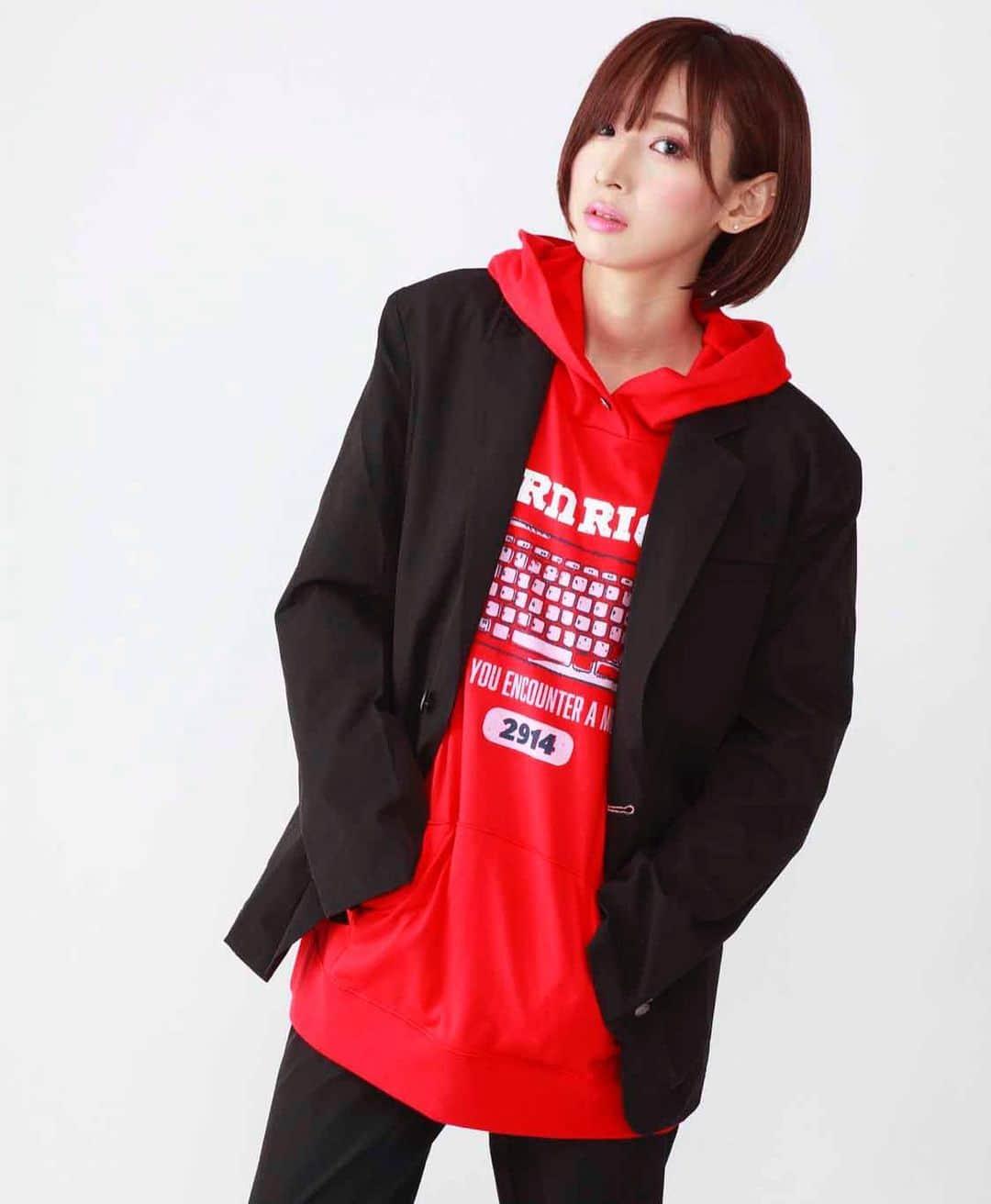 のインスタグラム：「♡ バンダイアパレルさんにて、 #仮面ライダーゼロワン の なりきり商品♪♪ #井坂仁美 #hitomiisaka #仮面ライダーGIRLS #kamenridergirls #KRGS #kamenrider #仮面ライダー」