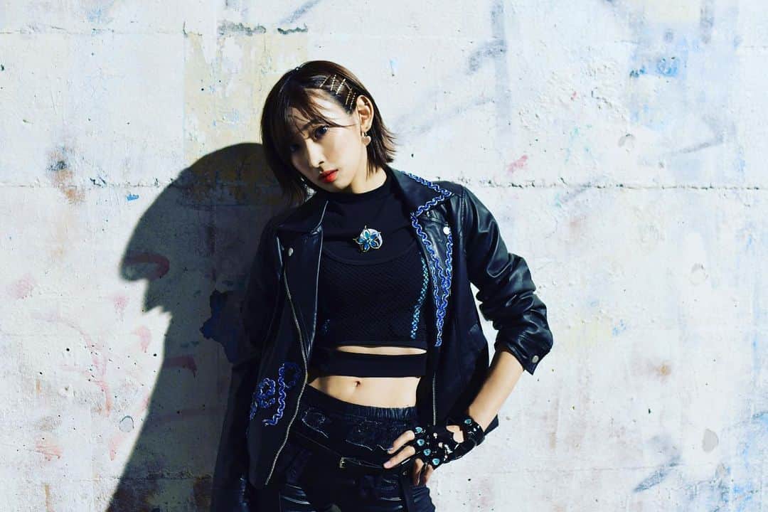 のインスタグラム：「♡ こんな時だから、過去の写真放出します∩˙▿˙∩ だって自撮りしてないから…笑  これは #がるふぉ のスリープさん💙  #井坂仁美 #hitomiisaka #仮面ライダーGIRLS #kamenridergirls #KRGS #kamenrider #仮面ライダー」