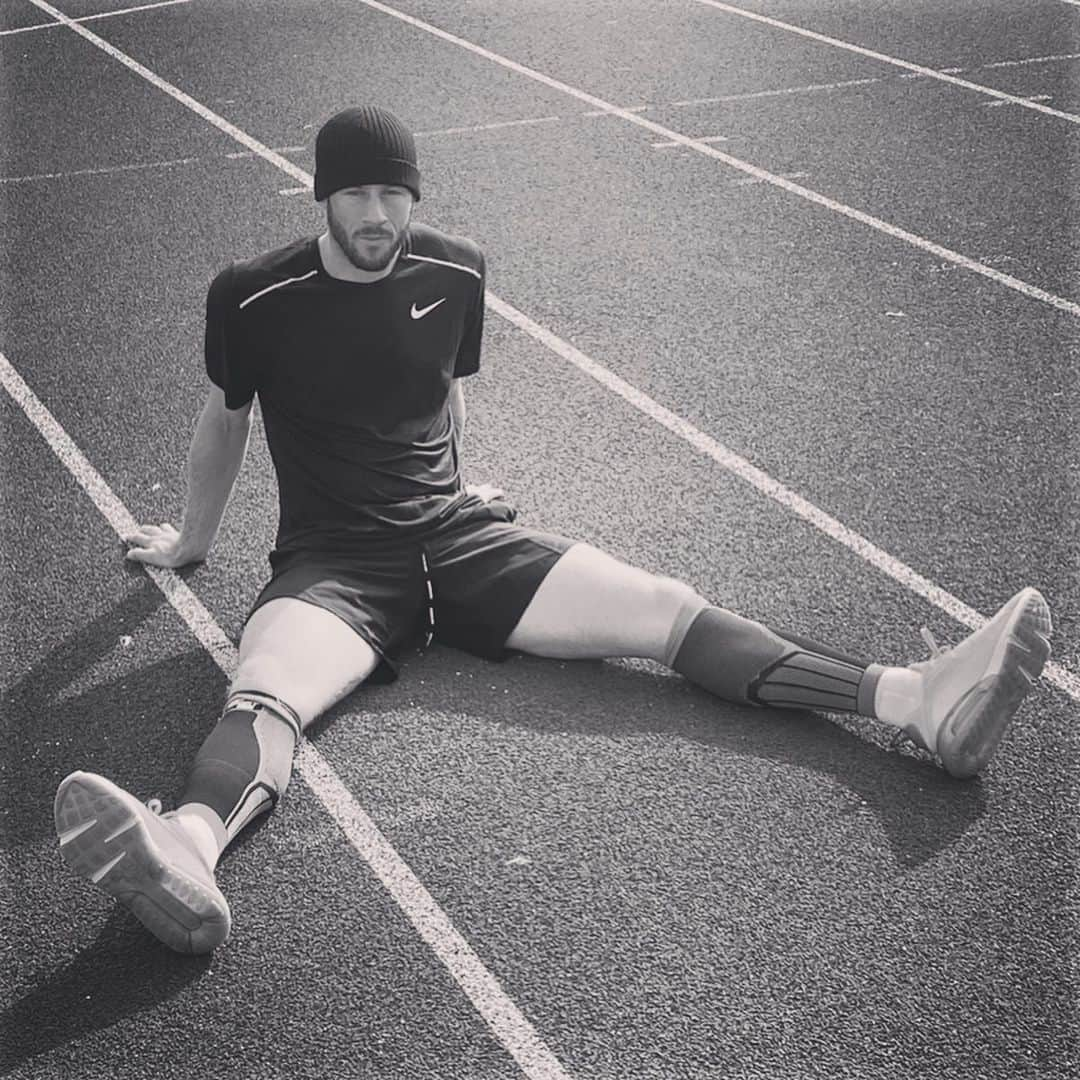 ロス・バークリーさんのインスタグラム写真 - (ロス・バークリーInstagram)「Staying active on the track today. 🏃🏽‍♂️💨」4月10日 2時07分 - rossbarkley