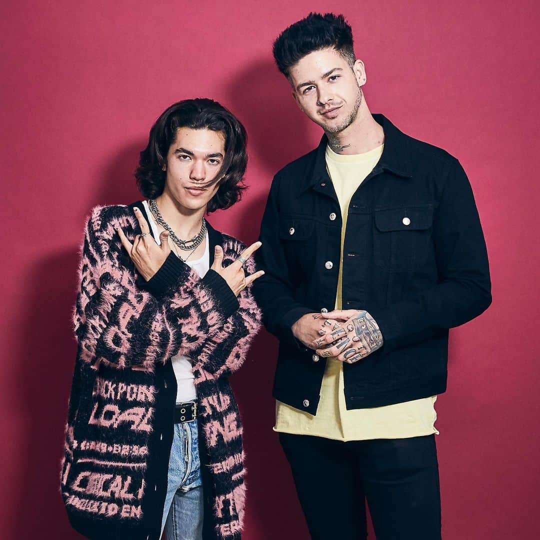 T・ミルズのインスタグラム：「Right before we all had to stay home @conangray」