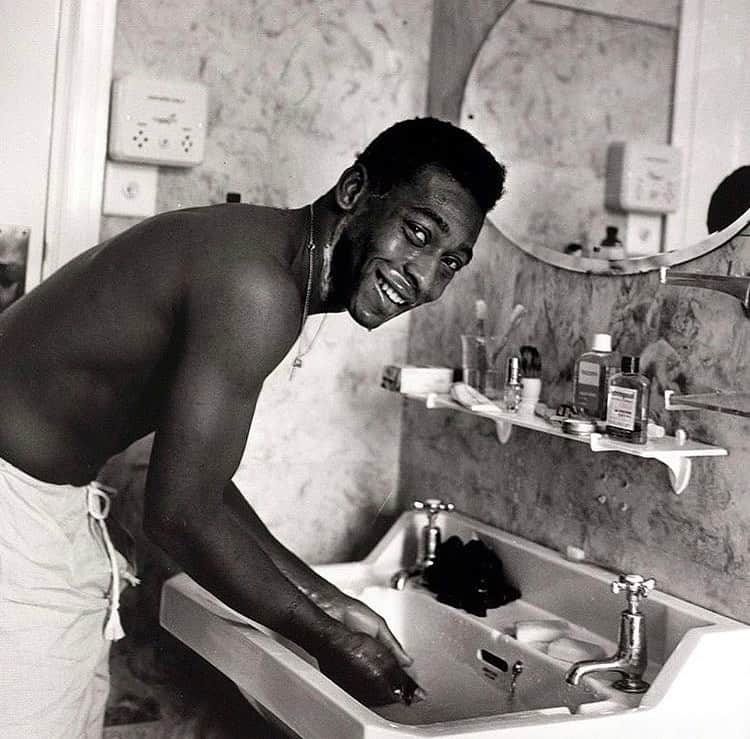 ペレさんのインスタグラム写真 - (ペレInstagram)「👏🏾😆 & 🔁 Wash your hands, smile and repeat! // Lave suas mãos, sorria e repita. #Pele」4月10日 3時10分 - pele