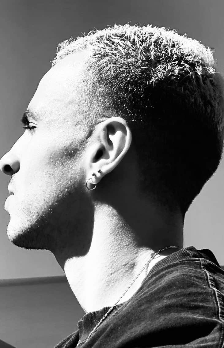 フェイスのインスタグラム：「listen on soundcloud: https://soundcloud.com/faisofficial/keep-my-faith  a couple yrs ago two writers and producers that i was working with asked me if i could demo cut vocals on a song they been working on for an artist called MAJOR. i did not write nor produce this song but i loved singing this. consider this a cover. credits go to the respective writers/producers.  ps: only recorded the vocals for this one with my own melody & lyric interpretation before it was sent out to MAJOR. for me.. everything about this song means hope especially in these times of uncertainty. and thought id share this with u.  lyrics:  break these chains from me pull me from the ashes set me free  hope, im in need for more you broke me yeah you broke me now I'm down on the floor  will I ever find an answer will I ever find a way will I ever find someone to love me strong enough to stay  you keep runnin, runnin, runnin away you can keep your promises and ill keep my faith and ill keep runnin, runnin till I find my way you can take away all the love you gave but ill keep my faith  you gave life to my soul aint nothing brings me down no you bring peace to my wars  im lost, pride gone away im fighting in this battlefield wish i could escape  will I ever find an answer will I ever find a way will I ever find someone to love me strong enough to stay  you keep runnin, runnin, runnin away you can keep your promises and ill keep my faith and ill keep runnin, runnin till I find my way you can take away all the love you gave but ill keep my faith  bring me some mercy bring me some change send me some help from up above along the way  bring me some mercy bring me some change send me some help from up above along the way」