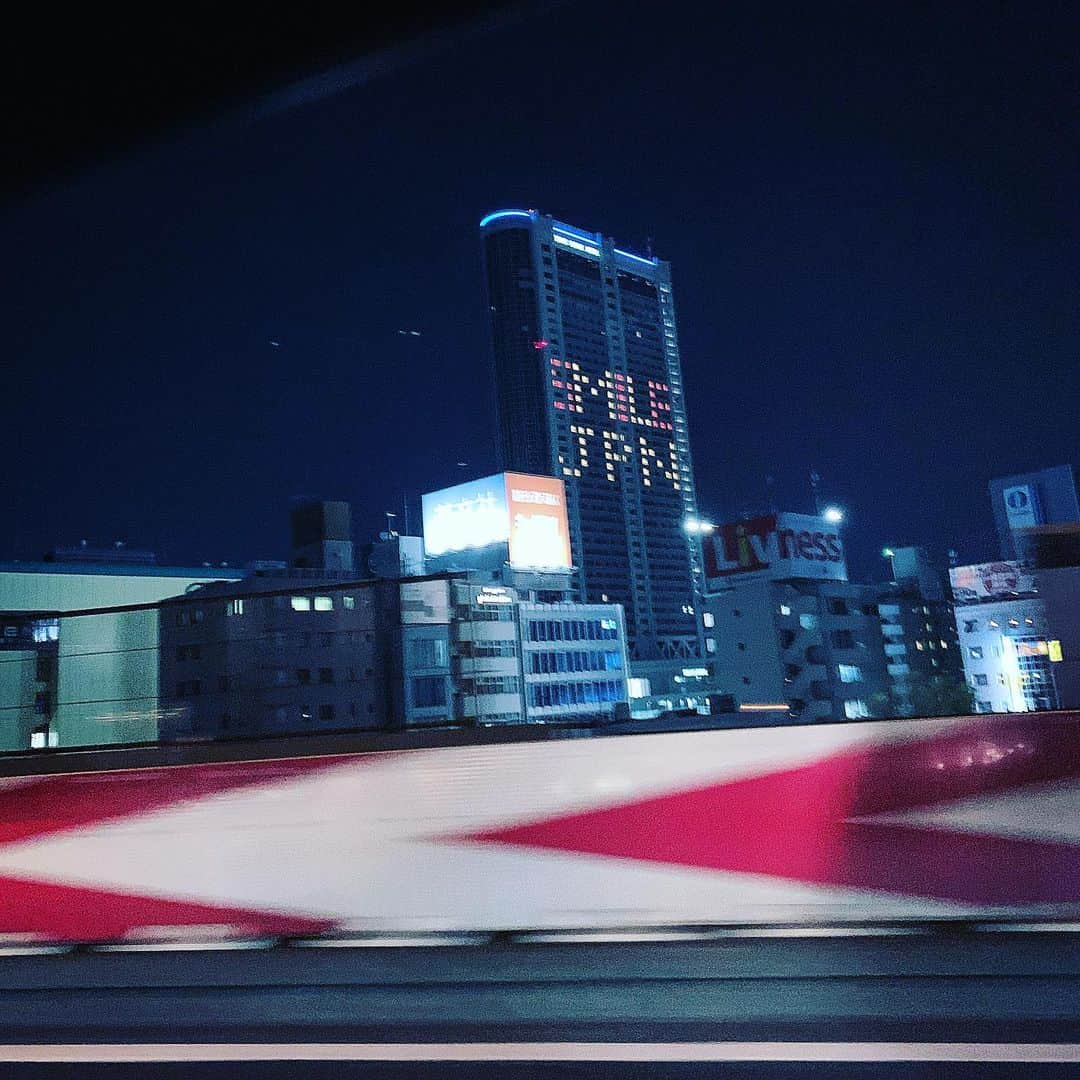 下山裕貴さんのインスタグラム写真 - (下山裕貴Instagram)「Even the darkest night will end, and the sun will rise bright.  Stay safe and healthy. Embrace what keeps you smiling.  #staystrongjapan」4月10日 3時53分 - russell_shimoyama