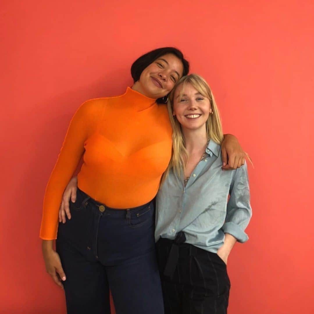 ナオミ・シマダのインスタグラム：「if you’ve ever been curious to hear about what makes me tick (or what I sound like when I’m EXTREMELY caffeinated!) come listen to this episode of @laurenlyle ‘s new podcast @shesarec, where she interviews other womxn on the films, books and music by other womxn that have had an impact on their lives. it was so hard for me to pick but I ended up mostly choosing the things that have been my greatest sources of comfort in times of deep need! my fondness for ‘love & basketball’ and nina simone will never cease! even though we recorded it a couple months ago it feels so surreal because we talked about so many things that feel really relevant to what we are going as a global community right now. so if you need something to listen to check the link in bio <3」