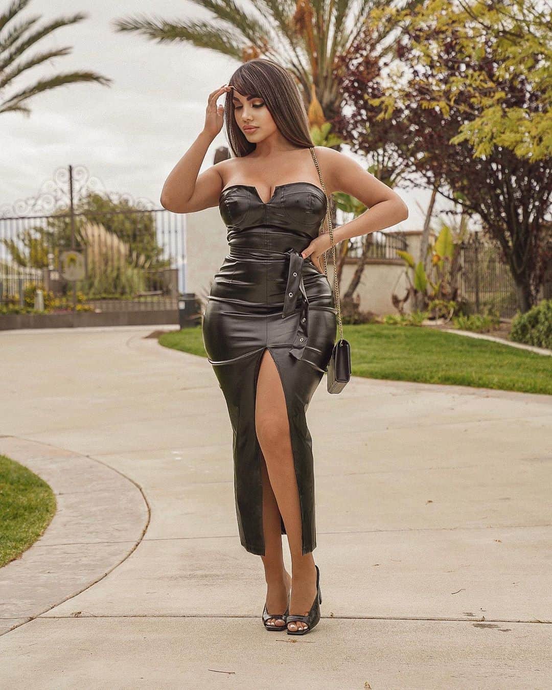 Aylen Aのインスタグラム：「Professional social distancer 💋」