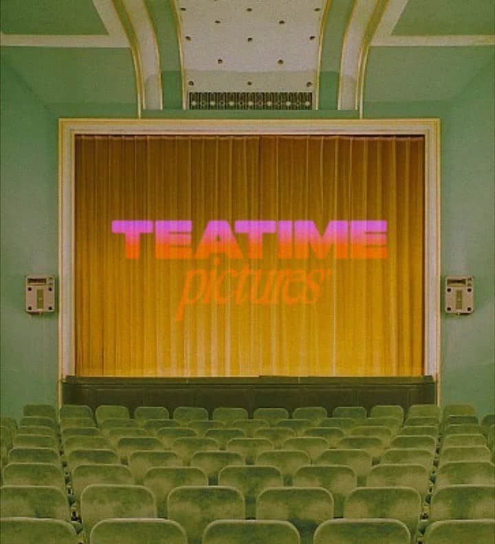 ダコタ・ジョンソンのインスタグラム：「My company @teatime.pictures has been working away to bring you a weekly list of our/my favorite films and TV shows of all time, and currently streaming. The TeaTimeTopTen curation will launch tomorrow 4/10 and every Friday from now until we lick the plate of creme de la creme entertainment clean. 👅」