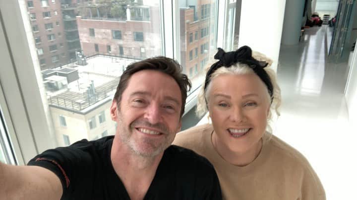 ヒュー・ジャックマンのインスタグラム：「We stay home for our family and all the people working in essential services. Who are you staying home? We nominate @trudiestyler and @theofficialsting #istayhomefor #nytough @nygovcuomo」