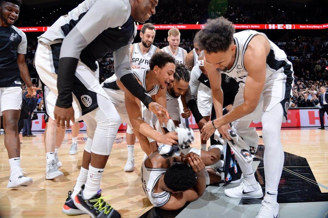 ルディ・ゲイのインスタグラム：「Before social distancing. Miss these moments with my guys 🙏🏾」