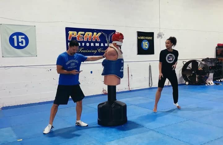 ペイジ・マクファーソンのインスタグラム：「Back to the old school heavy-kicking on Bob 👤(name changed to Rona). ⁣ ⁣ 3 rounds, 1 minute nonstop...can it be the weekend already?!! ⁣ #taekwondo #tkdtraining #Kicking #athlete #peaknation #warehouse15 #bagwork #grinddontstop #workout #practice #olympian #tokyo2021 #nosubstituteforhardwork⁣ ⁣」