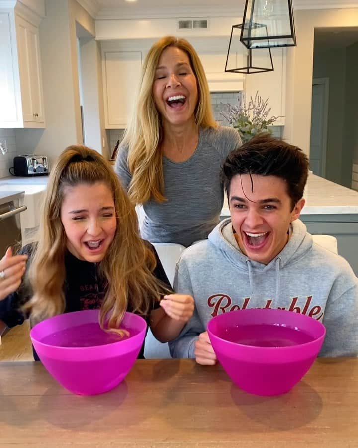 Brent Riveraのインスタグラム：「My mom was not playin’😂😂 @lexibrookerivera」