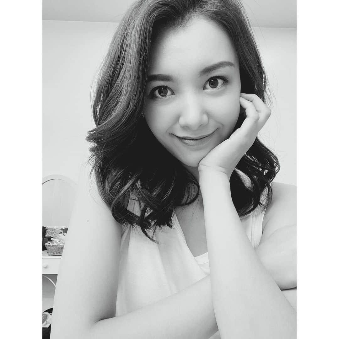 大出千尋のインスタグラム：「. 陣痛中に、唐揚げを揚げていた妹のお腹から生まれた大好きな姪っ子が、今日入学式🎒❤️ . 大変な世の中だけど、無事に入学式を迎えられて嬉しいな。 大きな声で返事できるかな？ 楽しんできてね❤️ #ピカピカの1年生」