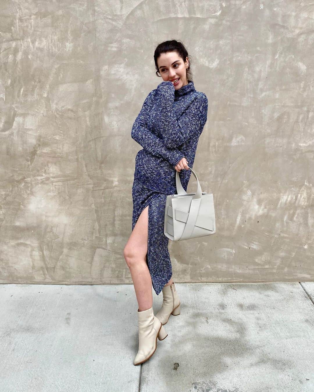 アデレード・ケインのインスタグラム：「All dressed up and no where to go... ☁️」