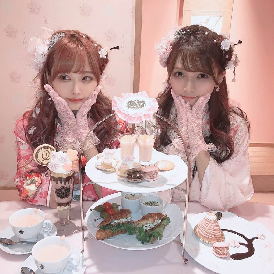 長嶋優里さんのインスタグラム写真 - (長嶋優里Instagram)「♡ ． 桜姫投稿ラスト🌸 ． Q-potカフェに行ったよ☕*° さくらの和室でサクラメニュー🌸💖 ． ． この外出を最後に 2週間以上お家に引きこもっております🏠 ひたすらどうぶつの森してるよ🌳 この機会にお部屋片付けたりしたいのに やる気が出ないぞ🥱💭 ． ． ．  #qpotcafe #キューポットカフェ #qpot #キューポット #qpotカフェ #アフターヌーンティー #表参道カフェ #着物 #花見 #さくら #桜 #桜姫 #さわだや #さわだ屋 #さわだ屋着物 #さわだ屋振袖 #ふたごコーデ #双子コーデ #asakusa #kimono #cherryblossom #春 #ゆゆぼん🍒 ． ♡」4月10日 6時42分 - yuyu__kakaka