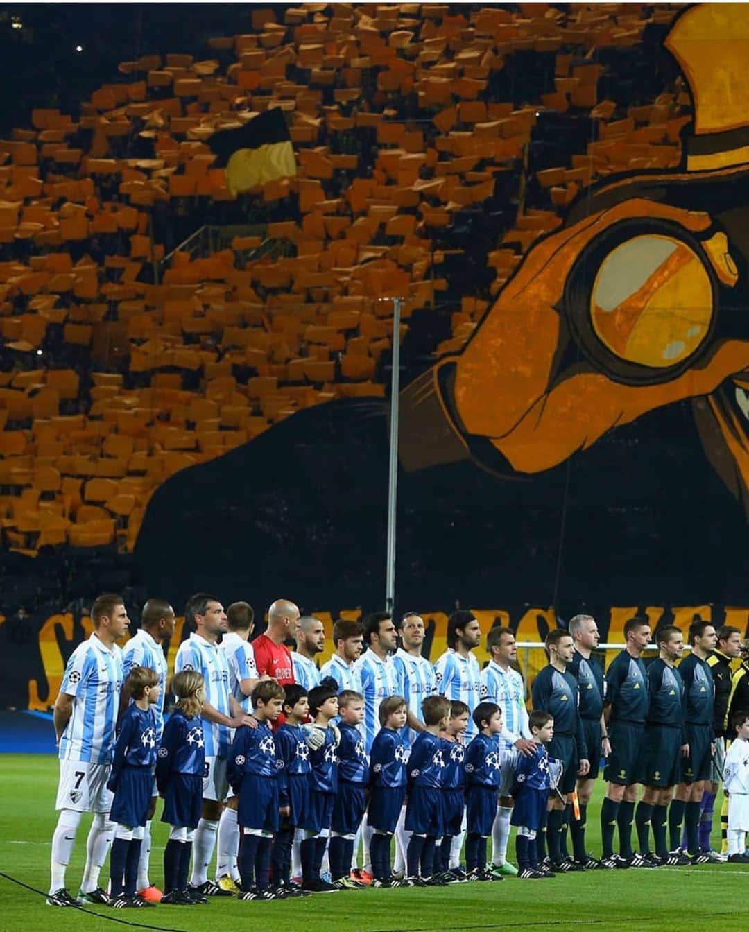 のインスタグラム：「🌟◾️🟨 9.4.2013 🟨◾️🌟 .  #bvb #tbt #championsleague #comeback #victorious #blackyellow #warriors」