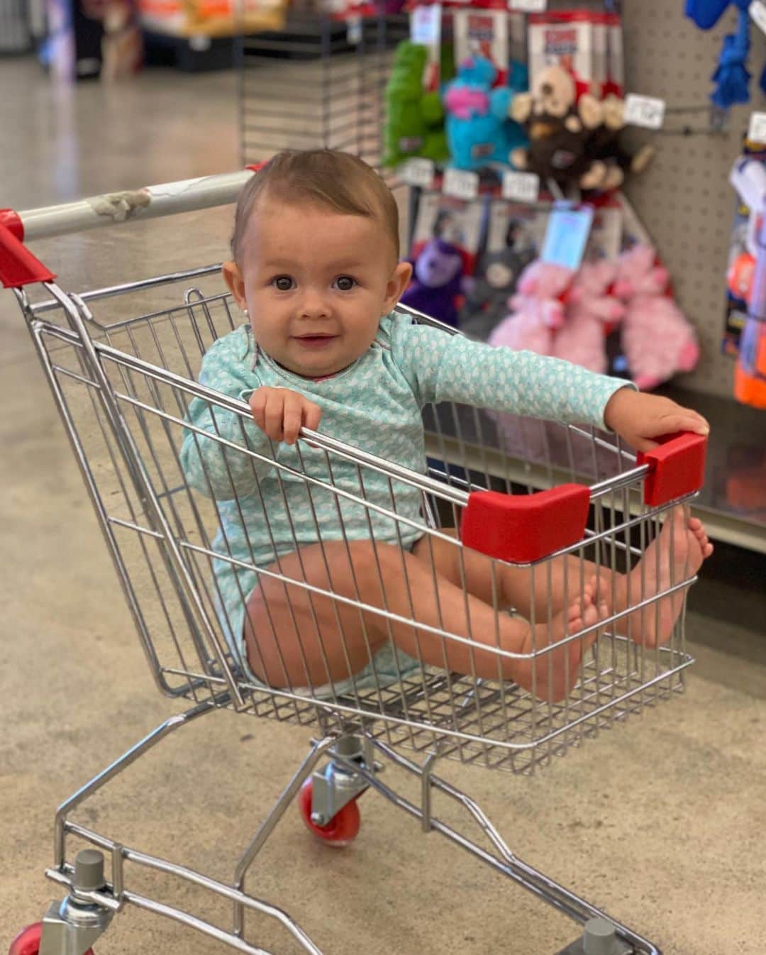 マッケンジー・ダーンのインスタグラム：「10 meses de vida para nossa lindinha! Amamos vc muitooooo filha! Obrigada Deus por esse presente tão especial! 🎉🙏🏼😍❤️ @moadernsantos @santoswesley」