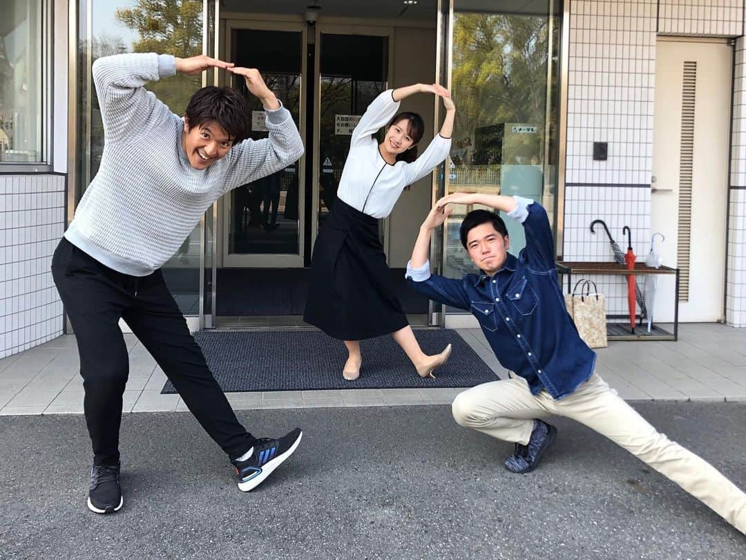 島津咲苗さんのインスタグラム写真 - (島津咲苗Instagram)「デルサタQポーズ★ 先週の放送を観てくださっていた方には分かっていただけるでしょうか😉 実はこのポーズ、濱口さんが考えてくださったんですよ😁だからこそ、全力でやり切ります！！ 明日の #デルサタ #デルサタ11 、是非ご覧ください。 . . . #メーテレ #アナウンサー #島津咲苗 #ソーシャルディスタンス #うちで過ごそう #うちで踊ろう」4月10日 19時12分 - sanae_shimazu