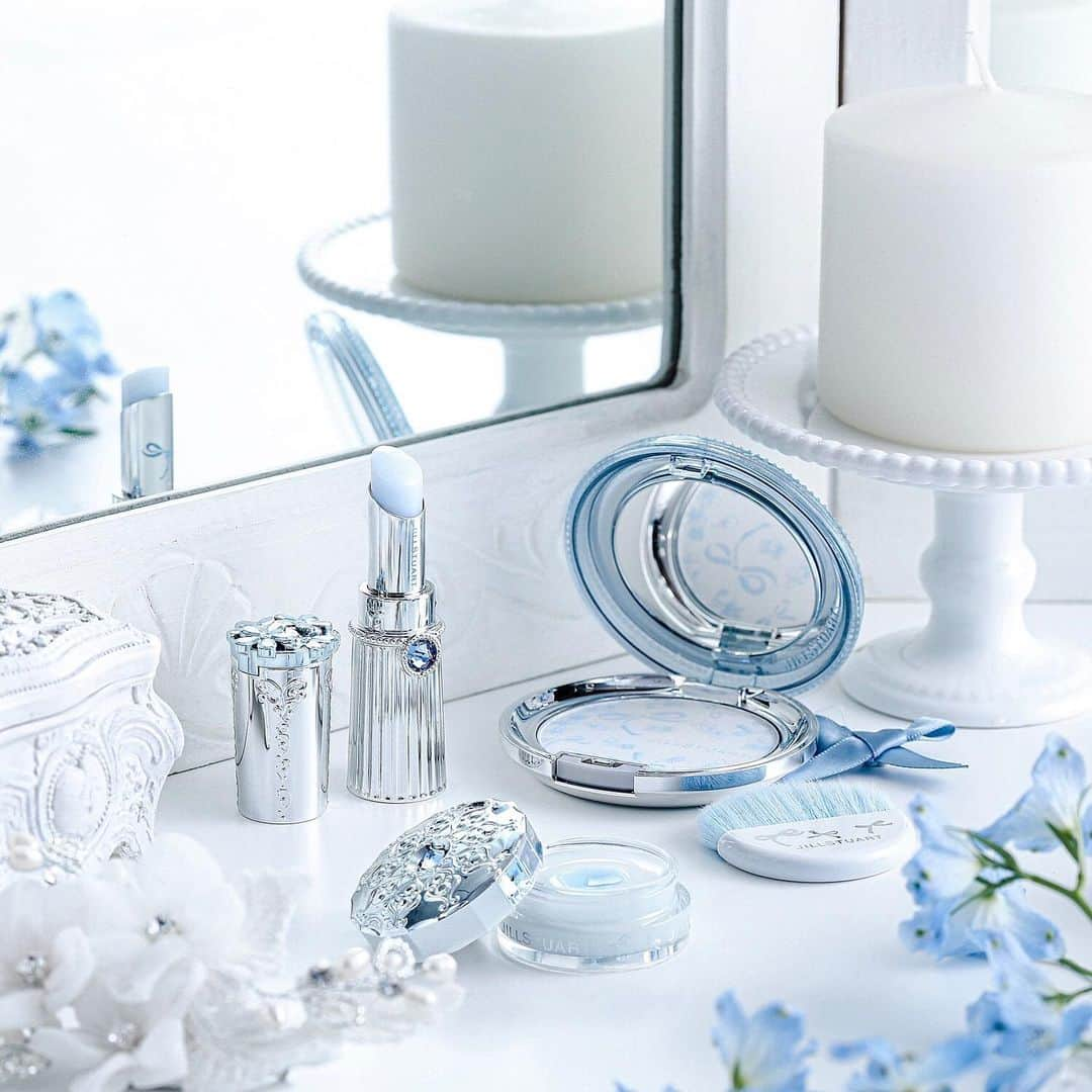 JILLSTUART BEAUTYさんのインスタグラム写真 - (JILLSTUART BEAUTYInstagram)「JILL STUART Crystal Bloom Something Pure Blue limited items . 本日4月10日(金) より予約開始 4月24日(金) 発売 ～Blue Ribbon Shower～ . ピュアな香りと優美なきらめきであなたを包み込む限定コレクション。 . ■サムシングピュアブルー マイリップス 唇の潤いでピンク色に染まるティントリップスティック。 . ■サムシングピュアブルー ダイヤモンド グレイズ リップバーム ダイヤモンドが中央できらきらと輝くようなリップバーム。 . ■サムシングピュアブルー イノセントフェイスパウダー ウエディングヴェールのように柔らかく、ツヤ肌へとみちびくフェイスパウダー。 . 繊細で柔らかに、透明感ときらめきをのせて。 . #JILLSTUART #JILLSTUARTBeauty #somethingpureblue #somethingblue #wedding  #サムシングブルー #サムシングピュアブルー #ブルーリボンシャワー #サムシングピュアブルーマイリップス #サムシングピュアブルーダイヤモンドグレイズリップバーム #サムシングピュアブルーイノセントフェイスパウダー #花嫁 #ウェディング」4月10日 18時00分 - jillstuartbeauty