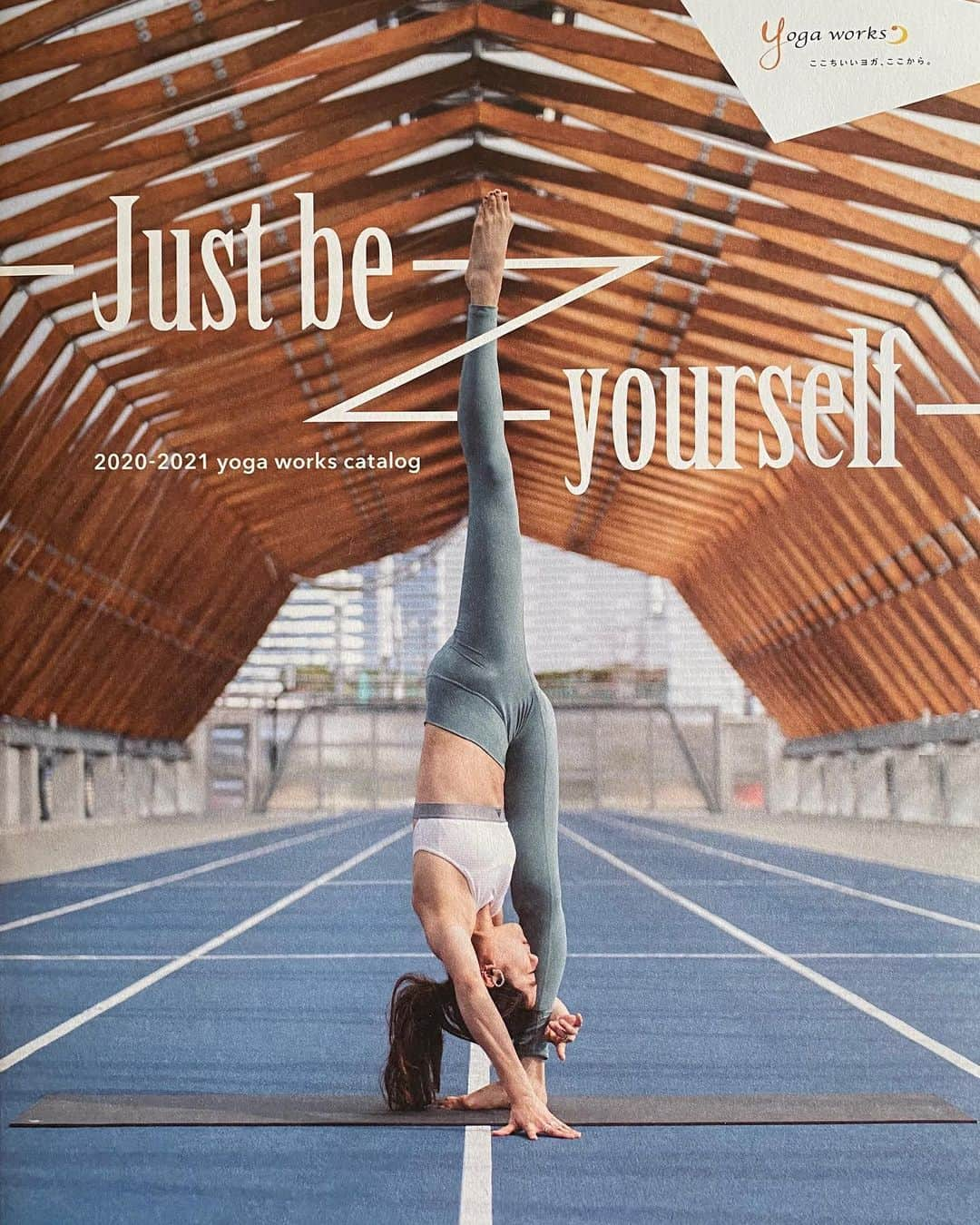 坪井保菜美さんのインスタグラム写真 - (坪井保菜美Instagram)「Just be yourself  2020-2021 yoga works catalog  素敵なお写真使って頂きました。 ありがとうございます💠  @yogaworkscojp  #yogaworks #yoga #catalog #yogini  #justbeyourself #brilliarunningstadium #adidas #supernatural #wear」4月10日 18時13分 - honamitsuboi