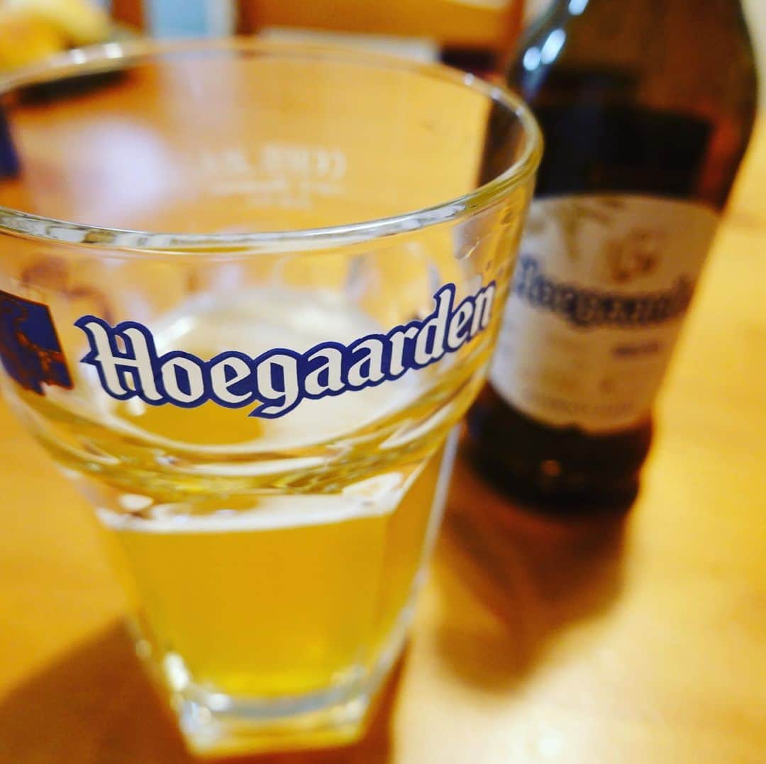 西野誠さんのインスタグラム写真 - (西野誠Instagram)「ちょいと飲みますね。#宅飲み #stayhome #hoegaarden #ヒューガルデンホワイト」4月10日 18時28分 - makotonishino