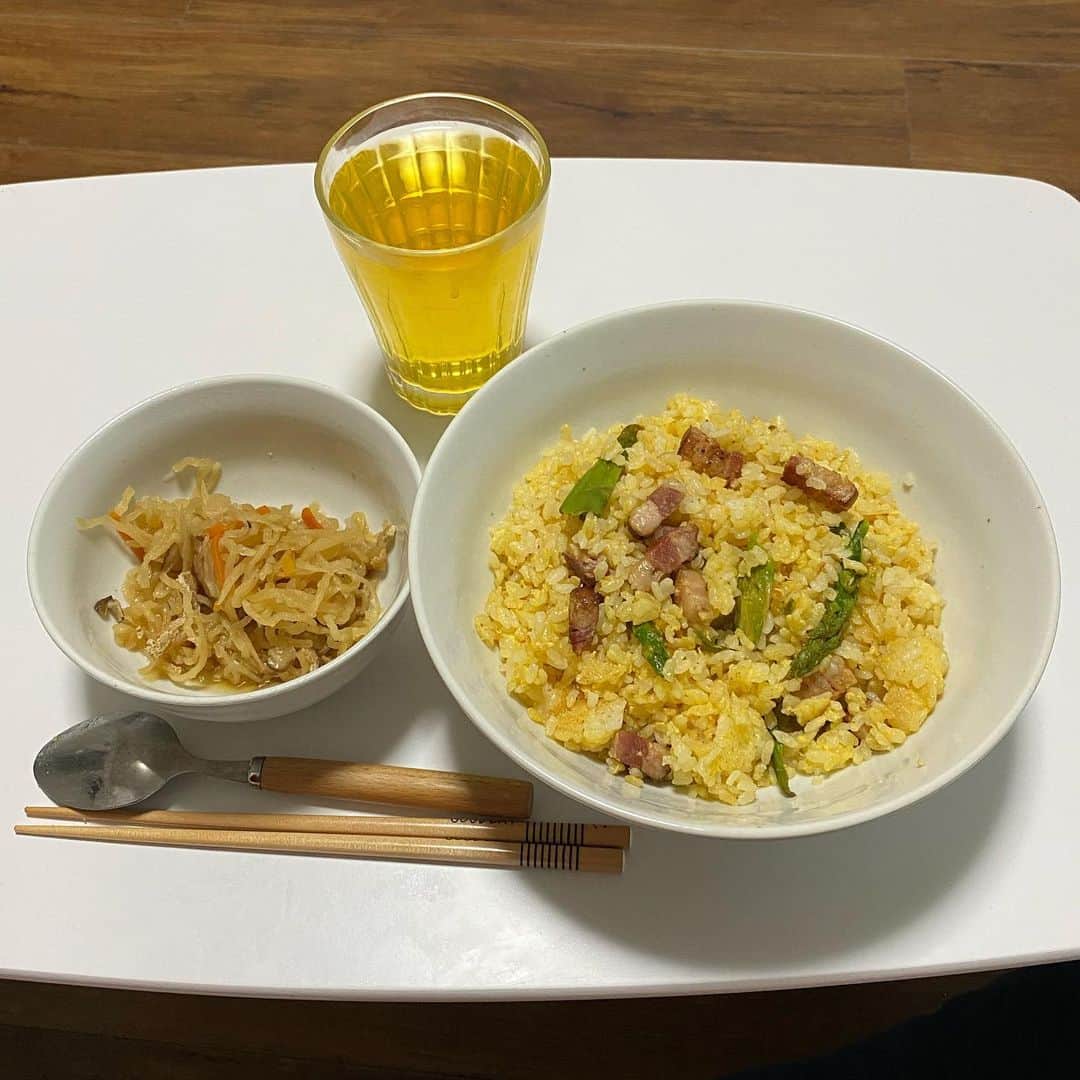 小田幸平のインスタグラム：「今日はアスパラベーコンチャーハンと切り干し大根。頂きまーす❗️美味いかまずいかわからんけど。#晩ごはん#アスパラベーコン#チャーハン#切り干し大根#愛媛マンダリンパイレーツ#読売ジャイアンツ#中日ドラゴンズ#はげch#いただきます🙏」