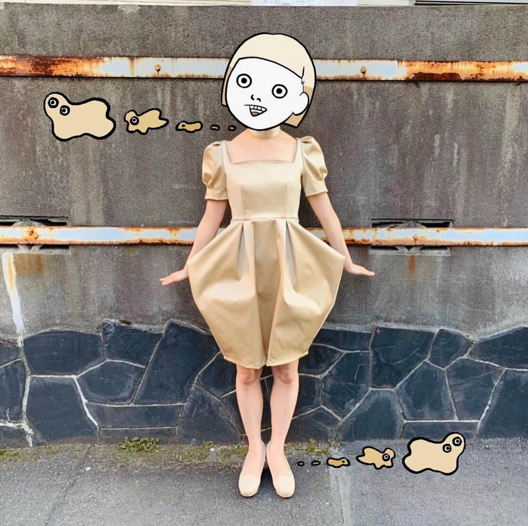 中村涼子さんのインスタグラム写真 - (中村涼子Instagram)「2020.3作成 『下半身はひし形だよドレス』  ストレッチ素材の張りのある生地に感謝すべき変がたドレス。  この服ができた瞬間、こんなドドドドドレスみたいなものが私に作り出せるんかい！と泣いた。 家の近くの背景も光り輝いて見えることでしょう 早く舞踏会に行きたい🦧  #手作り服 #いい生地見つけ隊」4月10日 18時35分 - nakamuraryoko56