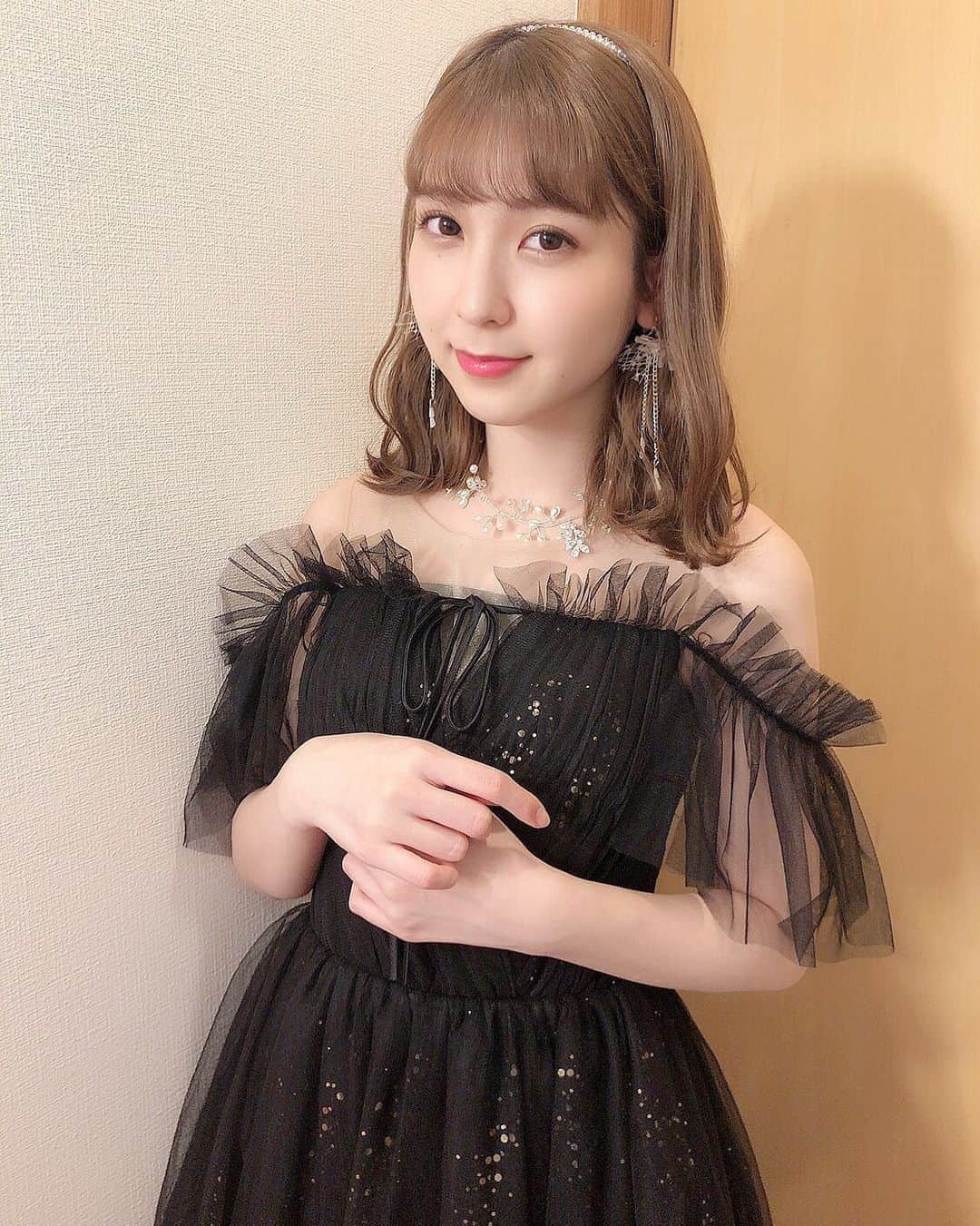 松岡菜摘のインスタグラム：「. . 生写真オフショット☺︎ . #dress #👗」