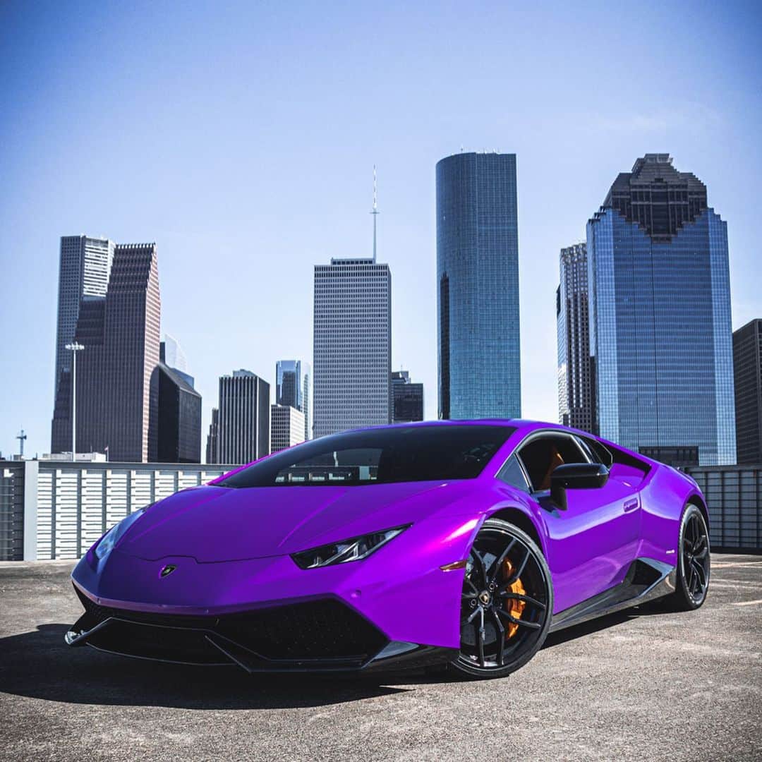 CarsWithoutLimitsさんのインスタグラム写真 - (CarsWithoutLimitsInstagram)「Purple never looked so good 🤤 Owner @theamericankhalifa  Photo @supercarcam  #carswithoutlimits #lamborghini」4月10日 11時47分 - carswithoutlimits