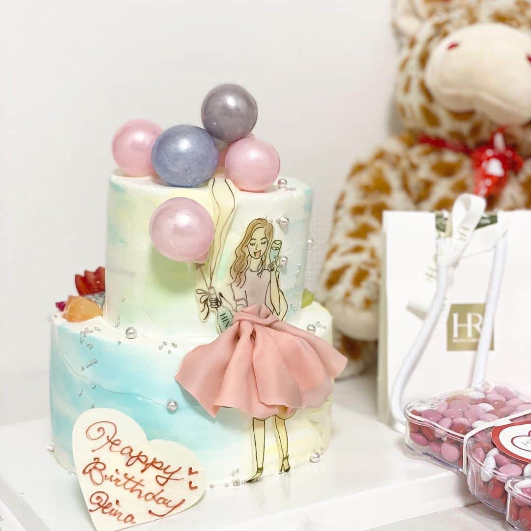 のインスタグラム：「#過去pic 前に大好きなお友達の誕生日をお祝いした時のオーダーケーキ🎂 最高に可愛かったなぁ…♡ . . . . #誕生日ケーキ#バースデーケーキ#誕生日プレゼント#誕生日サプライズ#バースデーサプライズ#バースデープレゼント #オーダーケーキ#オーダーケーキ専門店#オーダーメイドケーキ#birthdaycake#생일케이크#생일#케이크」